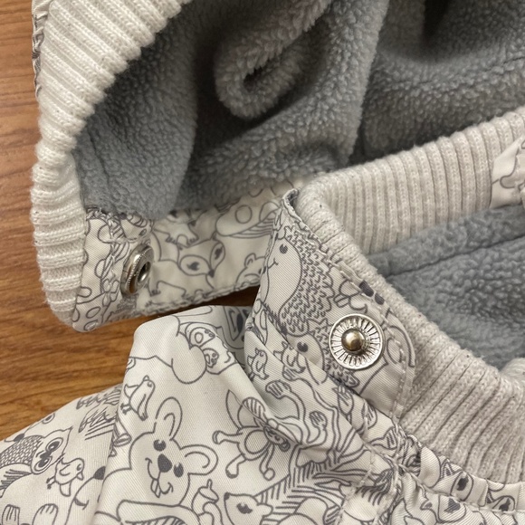 12-18m but fits like 18-24m H&M fleece lined jacket. Woodland animals. - Picture 7 of 10